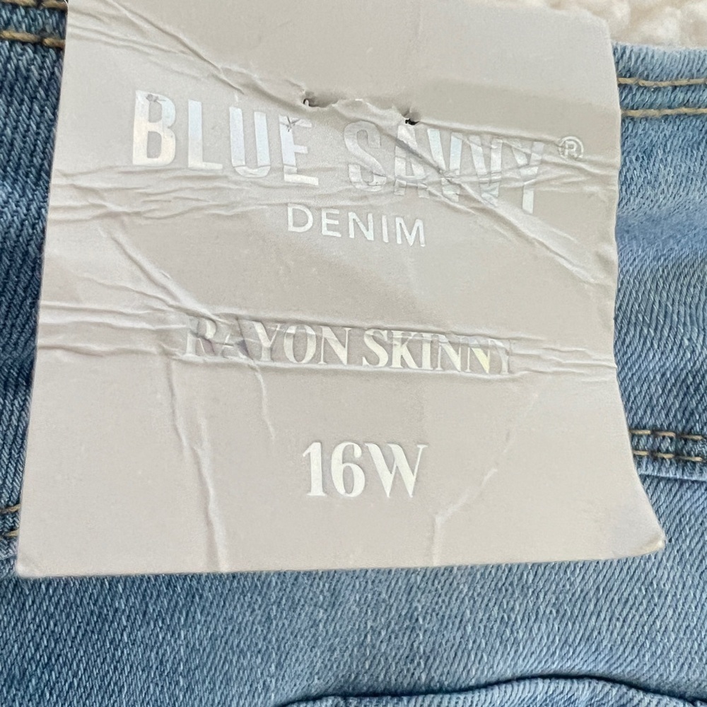 Blue Savvy Curvy Distressed Jeans with Rips - Picture 4 of 11